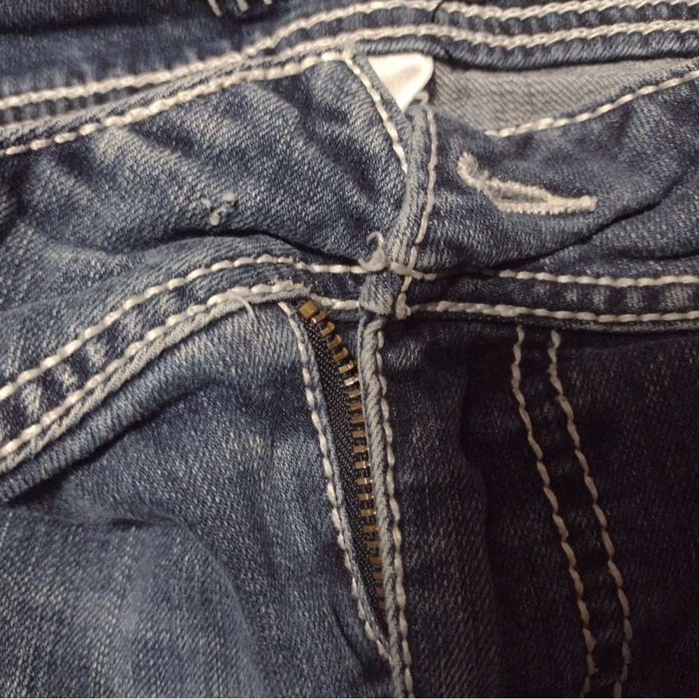 JBH * Maurices Denim Short Shorts - Picture 3 of 4
